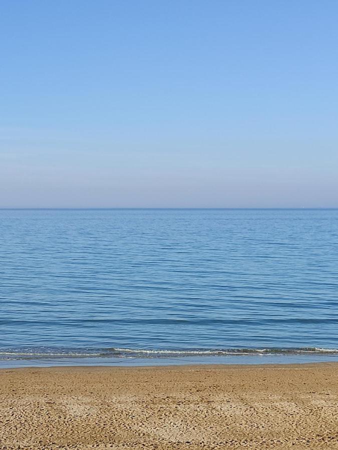 Un Nid D ' Amour Cabourg Extérieur photo